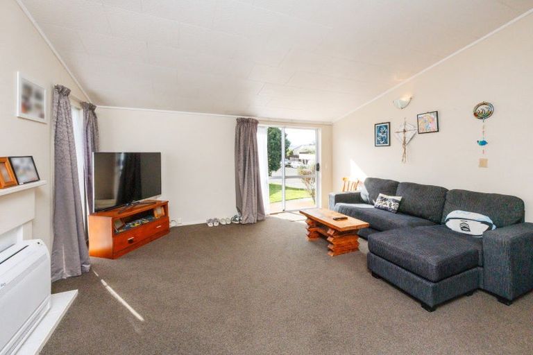 Photo of property in 28 Tiller Close, Kelvin Grove, Palmerston North, 4414