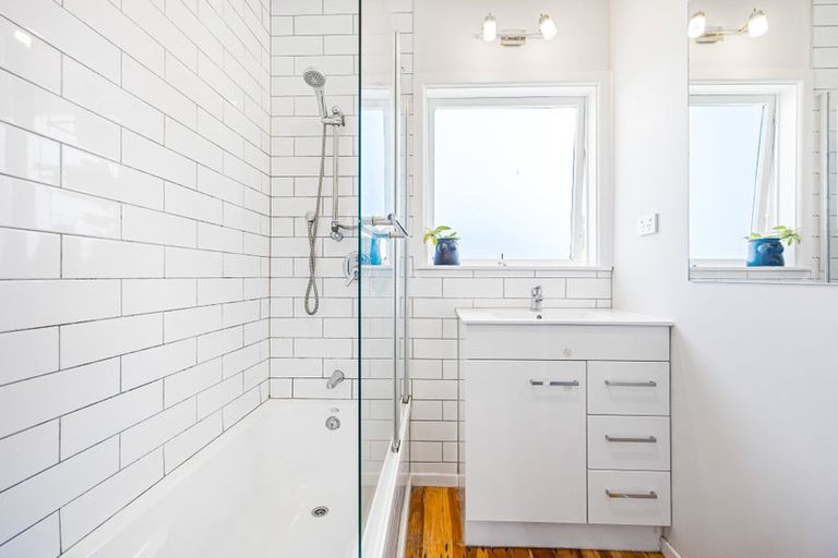 Photo of property in 38 Woodside Road, Massey, Auckland, 0614