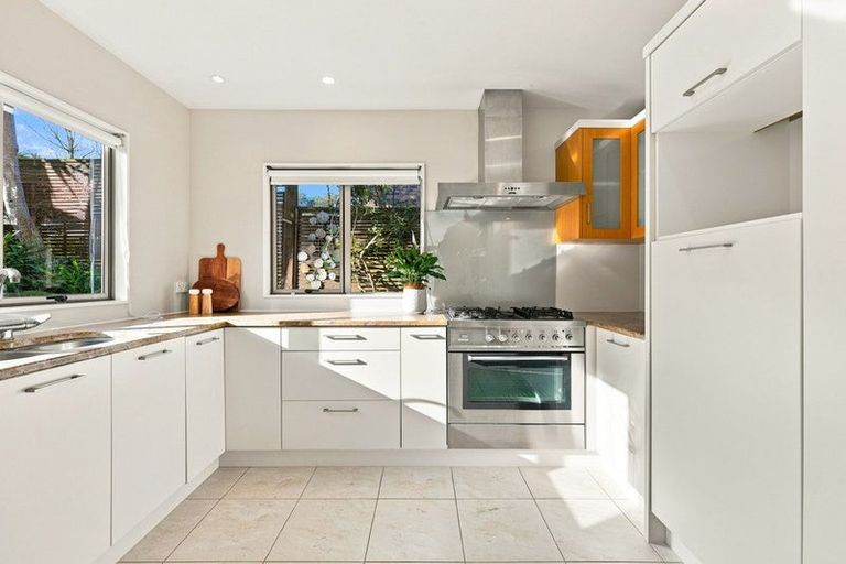 Photo of property in 1b Brighton Terrace, Mairangi Bay, Auckland, 0630