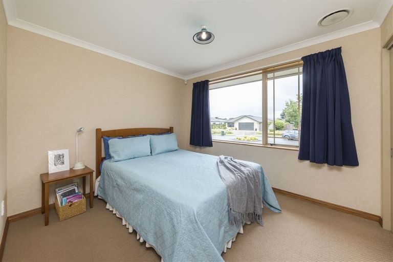 Photo of property in 11 Brookside Close, Highbury, Palmerston North, 4412