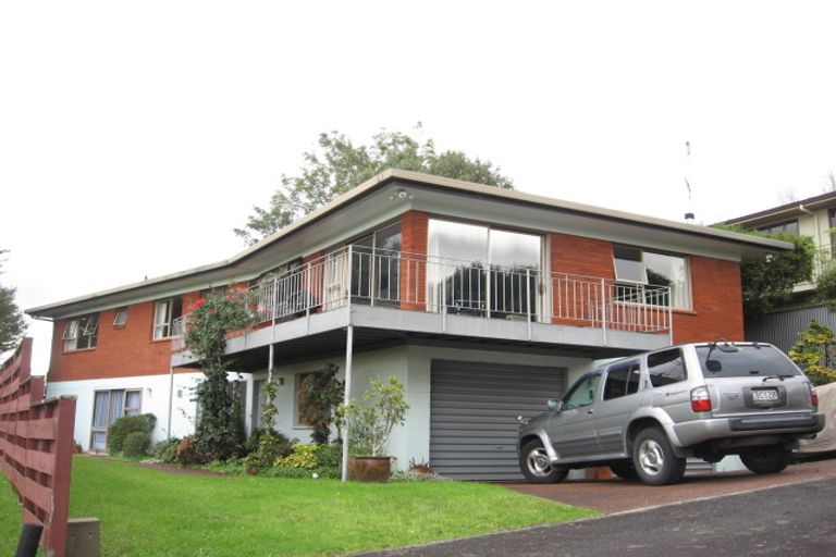 Photo of property in 19 Page Point, Mellons Bay, Auckland, 2014