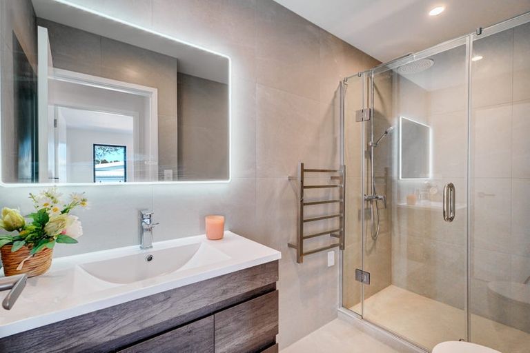 Photo of property in 21c Crosby Road, West Harbour, Auckland, 0618