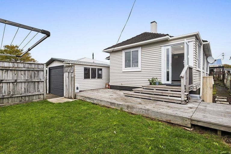 Photo of property in 1/324 Carrington Street, Vogeltown, New Plymouth, 4310
