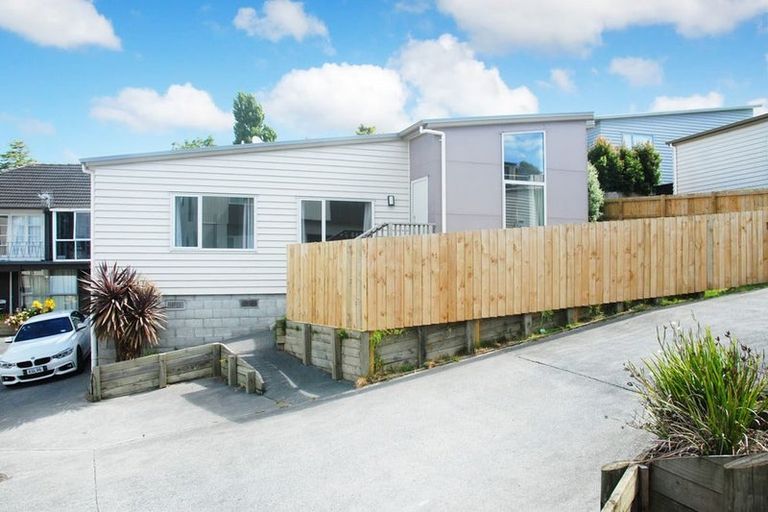 Photo of property in 559b Glenfield Road, Glenfield, Auckland, 0629
