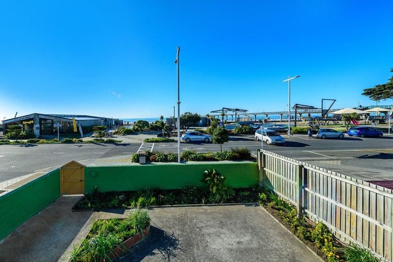 Photo of property in 205 Marine Parade, New Brighton, Christchurch, 8083
