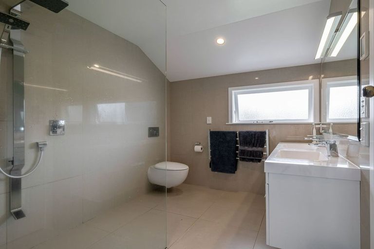 Photo of property in 24 Elmira Avenue, Hokowhitu, Palmerston North, 4410