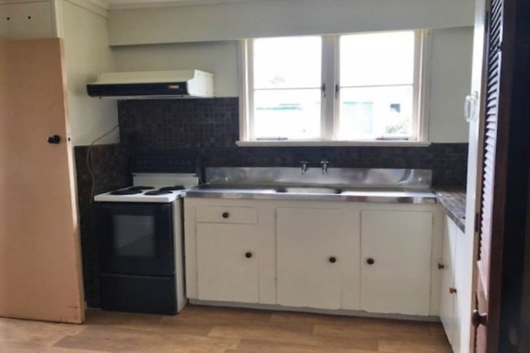 Property details for 6 Delemere Place, Glen Innes, Auckland, 1072