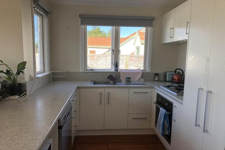 Photo of property in 2/72 Nile Road, Milford, Auckland, 0620