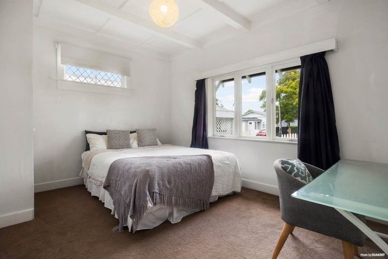 Photo of property in 13 Miller Street, Point Chevalier, Auckland, 1022