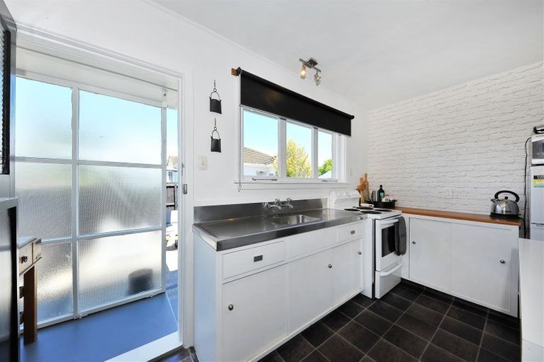 Photo of property in 2/56 Surrey Street, Linwood, Christchurch, 8062