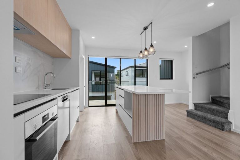 Photo of property in 165b Wiseley Road, West Harbour, Auckland, 0618