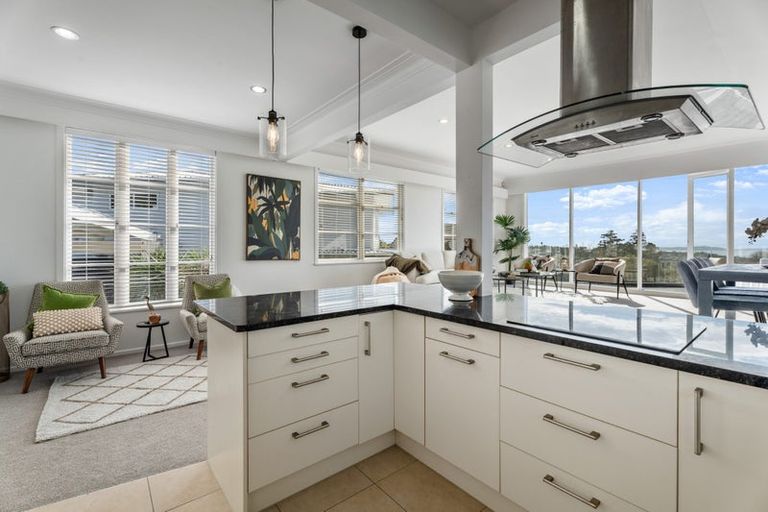 Photo of property in 90 Sandspit Road, Shelly Park, Auckland, 2014