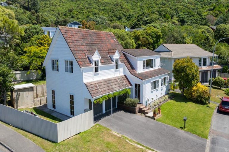 Photo of property in 2 Newnham Court, Tawa, Wellington, 5028