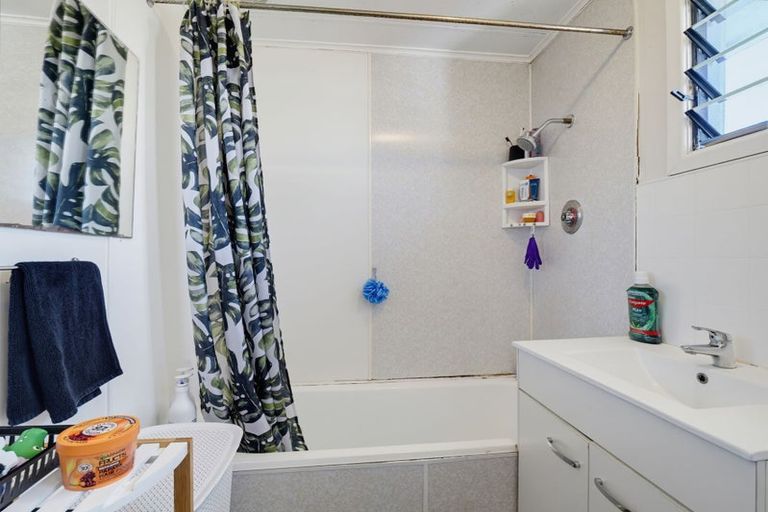Photo of property in 12 Mosston Road, Castlecliff, Whanganui, 4501