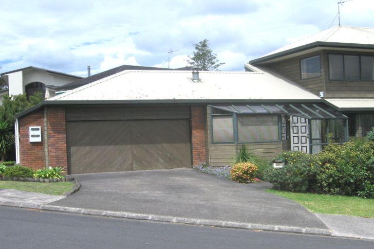 Photo of property in 1/50 James Evans Drive, Northcote, Auckland, 0627