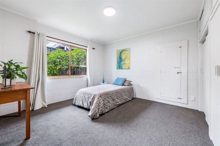 Photo of property in 1/9 Parrs Cross Road, Henderson, Auckland, 0612