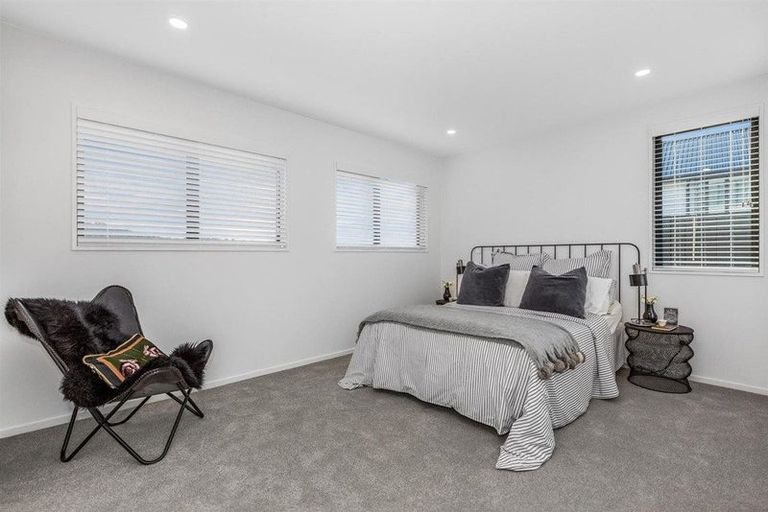 Photo of property in 33 Oakum Road, Whitby, Porirua, 5024