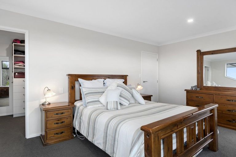 Photo of property in 37 Bert Wall Drive, Omokoroa, 3114