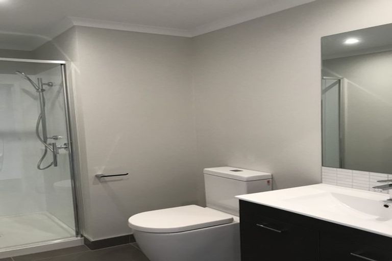 Photo of property in 16 Wai Place, Westgate, Auckland, 0614