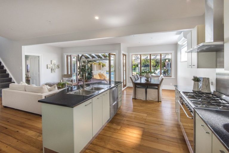 Photo of property in 21 Cheltenham Road, Devonport, Auckland, 0624