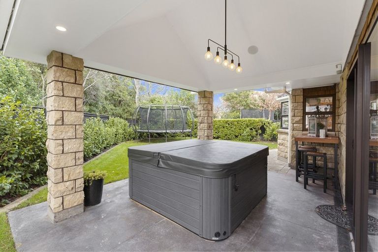 Photo of property in 14 Hanmer Place, Highbury, Palmerston North, 4412