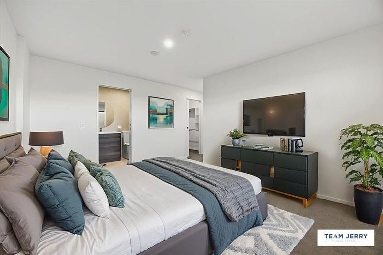 Photo of property in 2/5g Newelm Lane, Flat Bush, Auckland, 2019