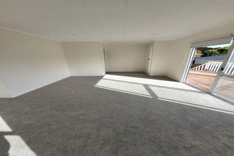 Photo of property in 82 Lynn Road, Bayview, Auckland, 0629