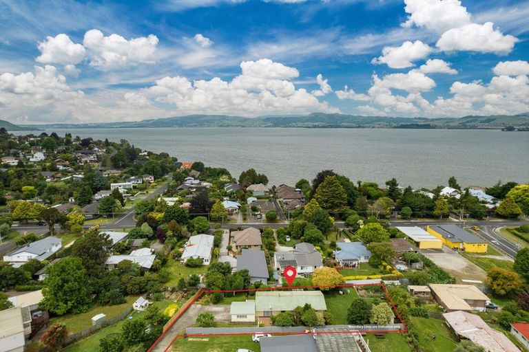 Photo of property in 10 Tirita Street, Kawaha Point, Rotorua, 3010