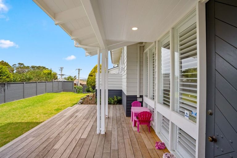 Photo of property in 7 Parr Terrace, Castor Bay, Auckland, 0620