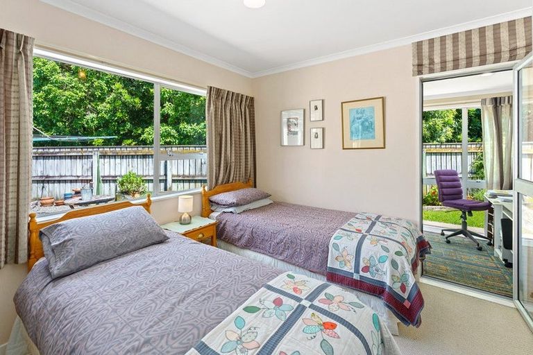 Photo of property in 16 Iti Grove, Waikanae, 5036