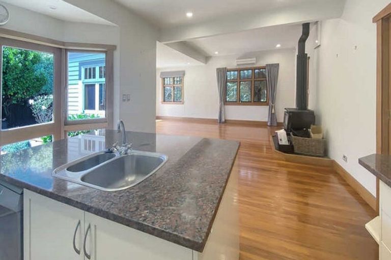 Photo of property in 4 Thorrington Road, Cashmere, Christchurch, 8022