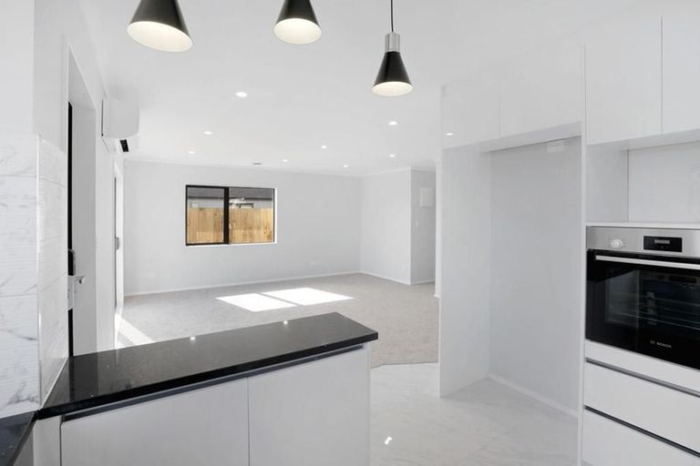 Photo of property in 20 Survila Street, Takanini, 2110