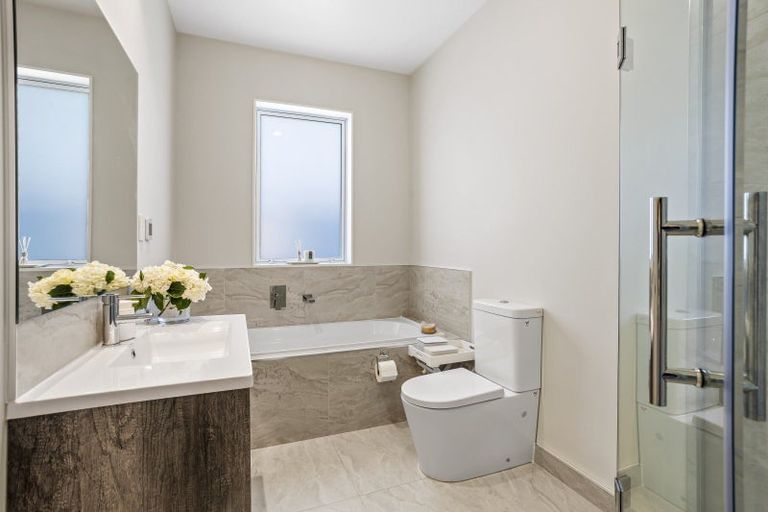 Photo of property in 8 Vinistra Road, Kumeu, 0810