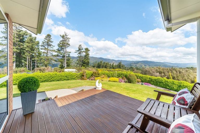 Photo of property in 1 Valley View Way, Timberlea, Upper Hutt, 5018