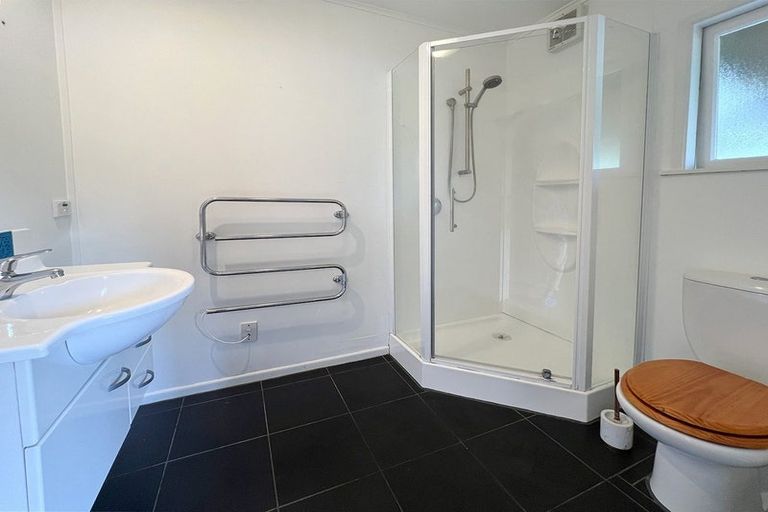 Photo of property in 15 Montana Avenue, Murrays Bay, Auckland, 0630