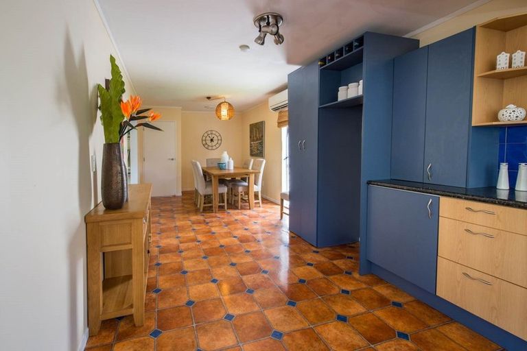 Photo of property in 1/6 Sandgate Avenue, Botany Downs, Auckland, 2010