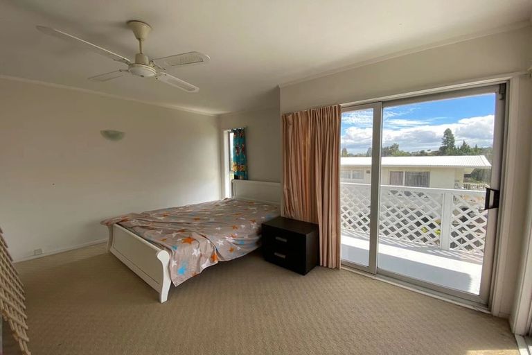 Photo of property in 6 Barlow Place, Chatswood, Auckland, 0626