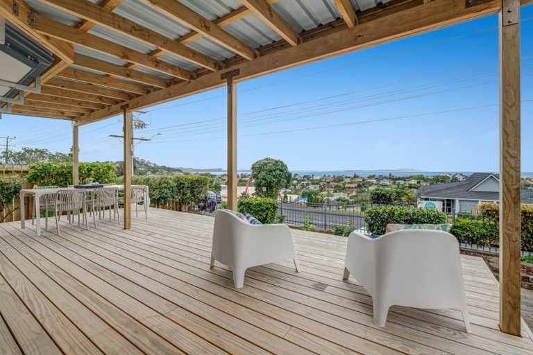 Photo of property in 43 Waiora Road, Stanmore Bay, Whangaparaoa, 0932