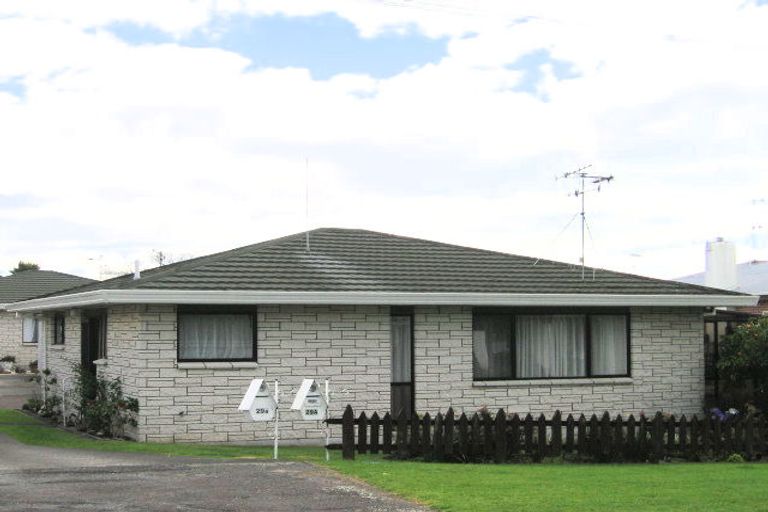 Photo of property in 2/29 Coopers Road, Gate Pa, Tauranga, 3112