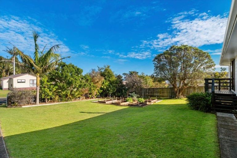 Photo of property in 11 Whenuariri Place, Maketu, Te Puke, 3189