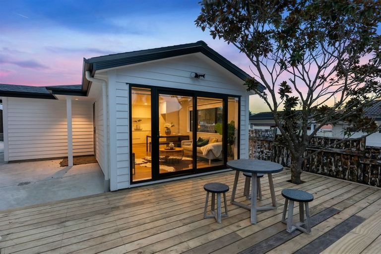 Photo of property in 37 Santa Monica Place, Goodwood Heights, Auckland, 2105