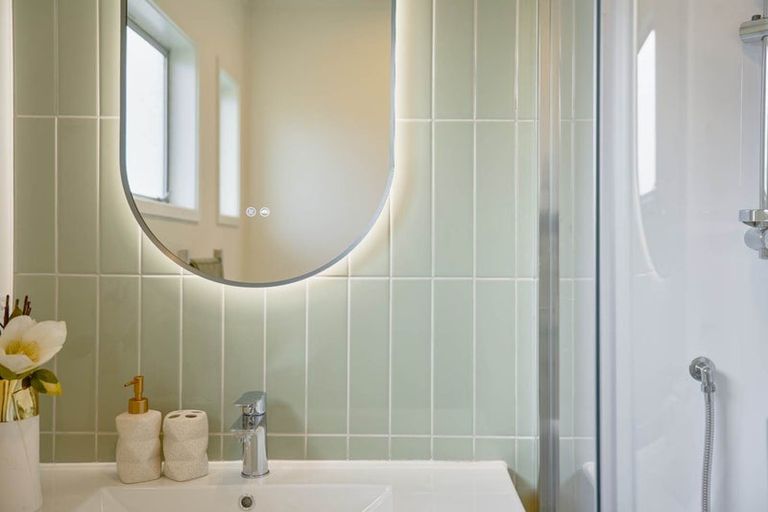 Photo of property in 1/20 Celeste Place, Totara Vale, Auckland, 0627