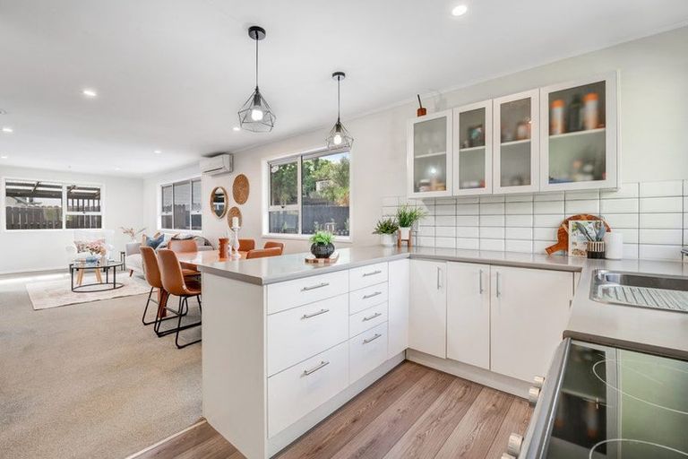 Photo of property in 113 Weatherly Road, Torbay, Auckland, 0630