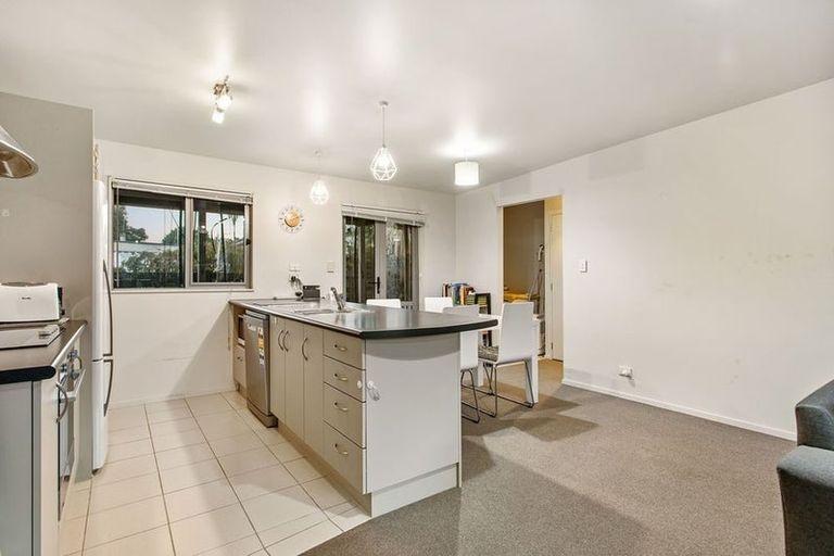 Photo of property in 72 Kervil Avenue, Te Atatu Peninsula, Auckland, 0610