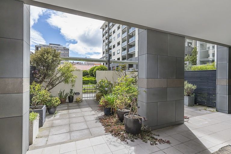Photo of property in Sanctum Apartment, 10 Ebor Street, Te Aro, Wellington, 6011