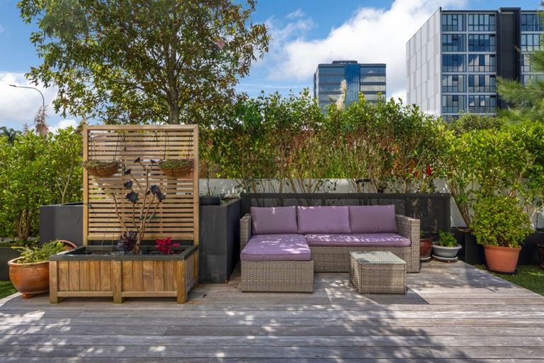 Photo of property in Frank Sargeson Apts, 4/80g Anzac Street, Takapuna, Auckland, 0622