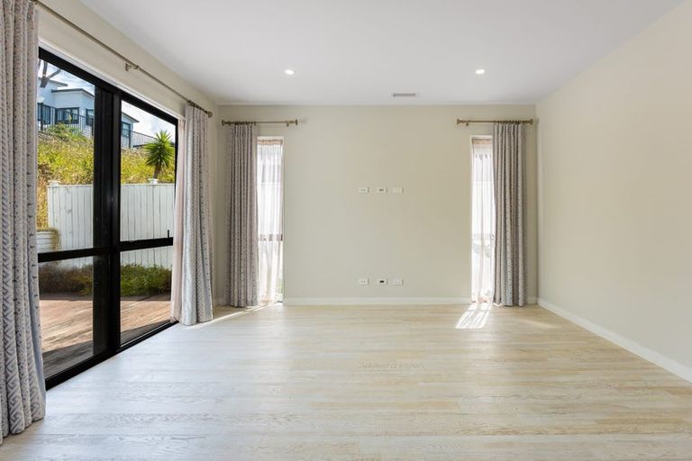 Photo of property in 42 Headland Drive, Long Bay, Auckland, 0630