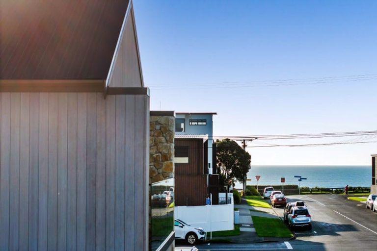 Photo of property in 10 Eliot Street, New Plymouth, 4310