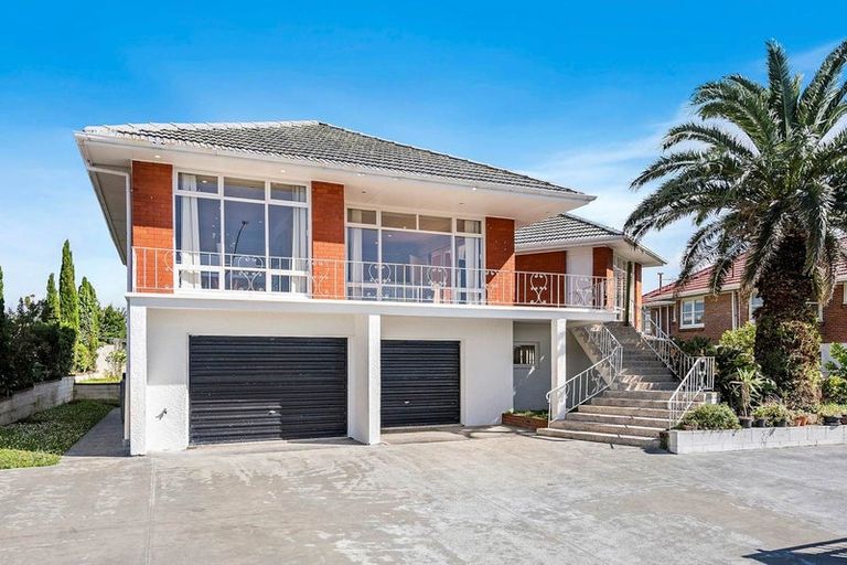 Photo of property in 342 Te Atatu Road, Te Atatu South, Auckland, 0610
