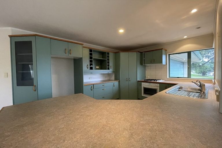 Photo of property in 1 Sunvista Avenue, Oteha, Auckland, 0632